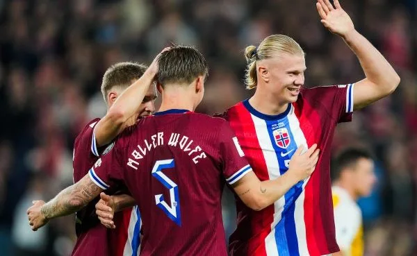 厄林哈蘭德能否踢進世界盃?2026世足挪威射手的終極挑戰 3 哈蘭德雖是中場核心但也容易陷入孤立無援的狀況