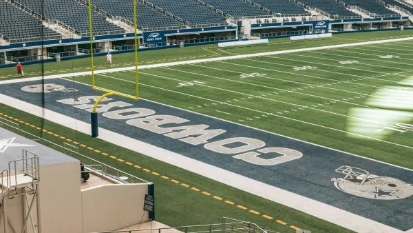 2026世界盃AT&T體育場解析:巨人之眼點亮達拉斯夜空 4 AT&T體育場把草皮改成更適合足球的天然草皮