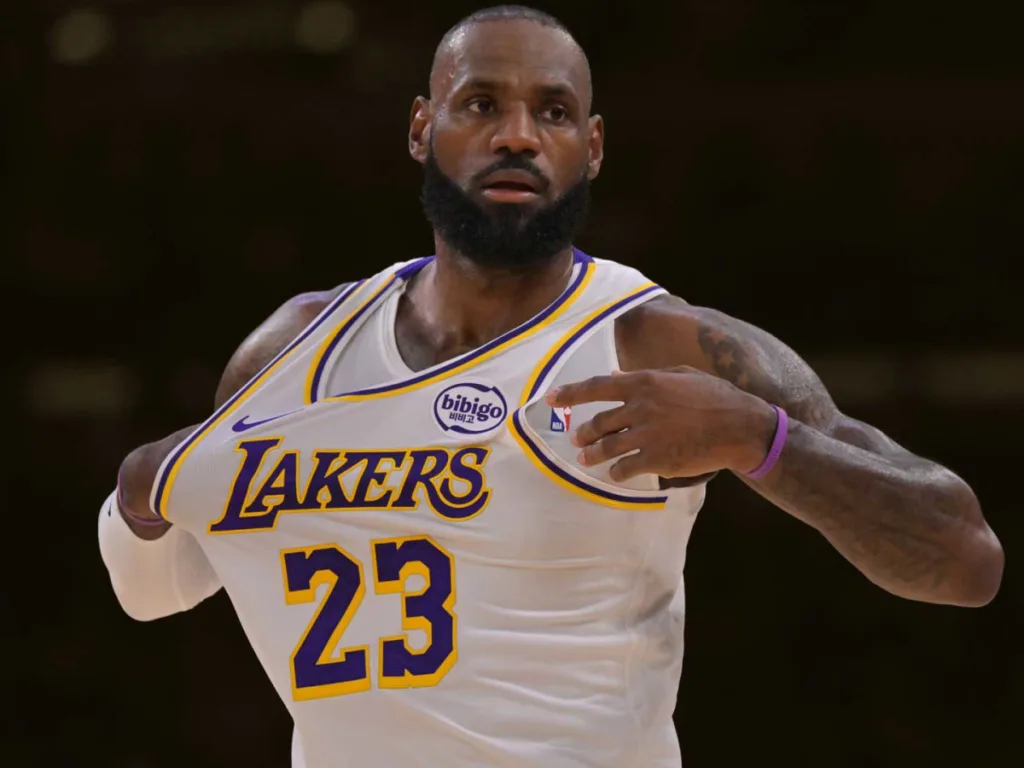 詹姆斯是否該入選明星賽，各路球評激烈爭執。/MBM娛樂城