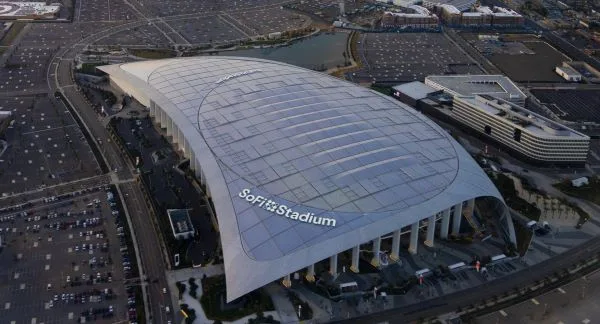2026世界盃SoFi體育場解析:洛杉磯天空下的巨型天幕新地標 2 SoFi體育場位於洛杉磯英格蘭伍德