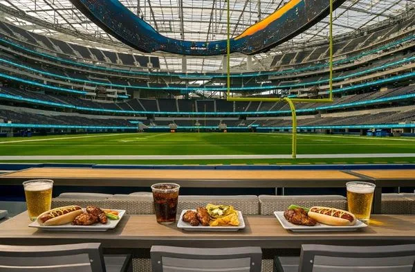 2026世界盃SoFi體育場解析:洛杉磯天空下的巨型天幕新地標 4 SoFi體育場餐飲區、休息區與走道動線都設計不壅塞