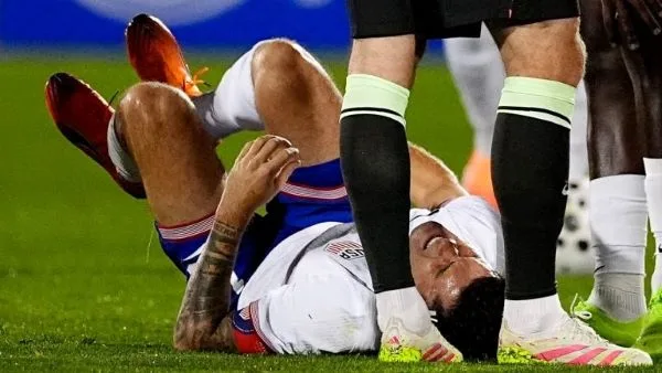 克里斯蒂安普里希奇傷病纏身:從米蘭高峰到2026世足的未知旅途 3 普里希奇2025年10月對戰澳洲時也受傷