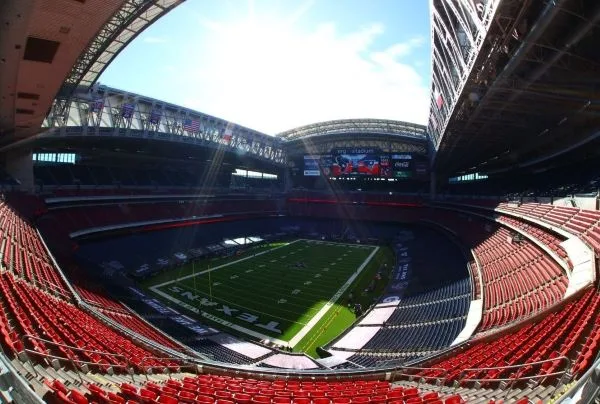 NRG體育場擁有可開合屋頂能因應各種氣候