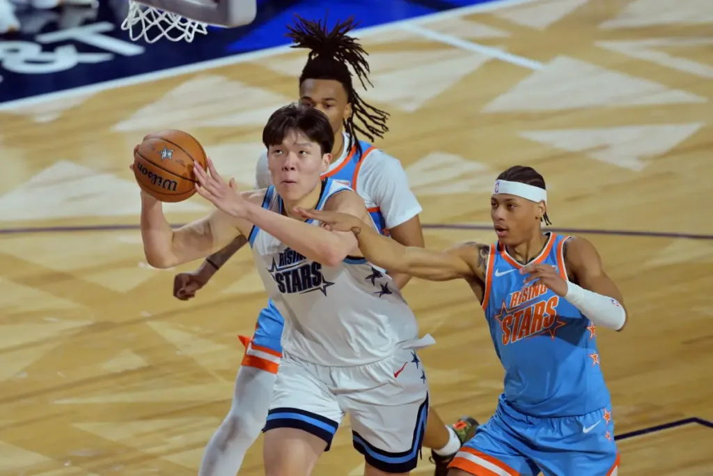 楊瀚森到底有多差?他還能進步嗎? 2 NBA新秀賽,楊瀚森首秀飆10分!/金享娛樂城