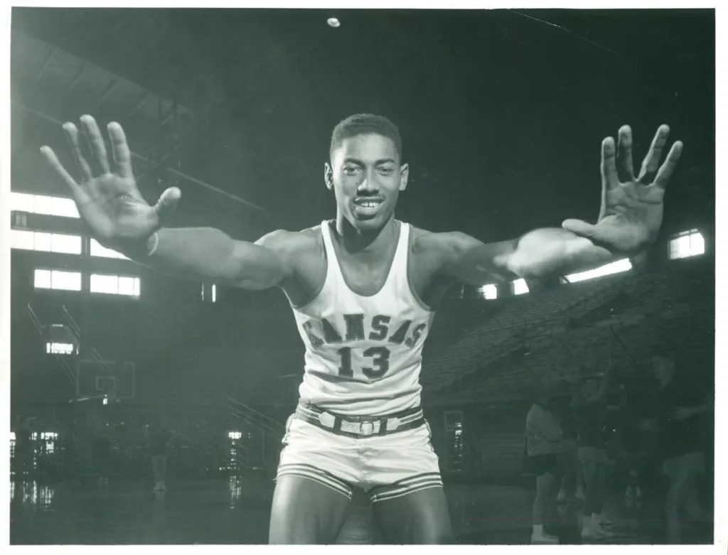 張伯倫的不朽傳奇與SGA的紀錄挑戰 當代球星眼中的神話 3 張伯倫動靜態天賦滿點,曾拿下單場100分記錄。/MBM娛樂城