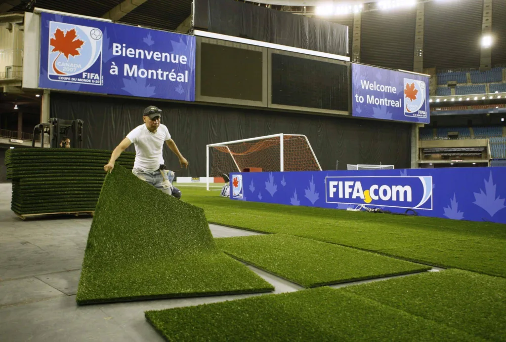 2026世界盃場地改建:美國球場改鋪天然草皮引發爭論 6 反對天然草皮者認為維護成本過高