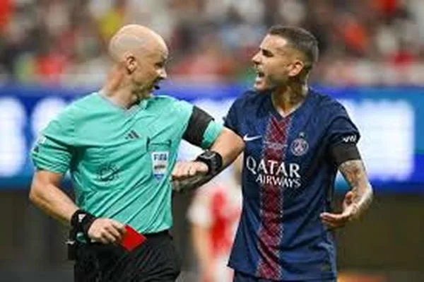 2026世界盃足球犯規戰術:用犯規防守?風險與勝率的選擇 11 多次中斷和肢體碰撞也會影響情緒