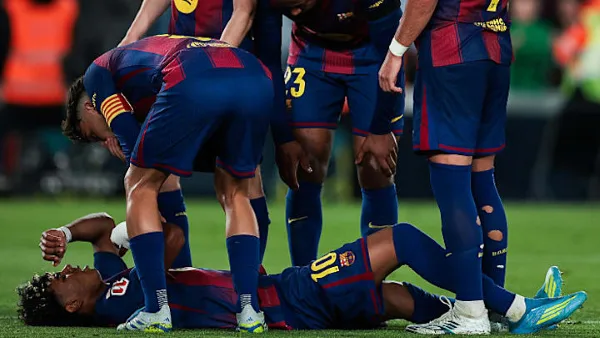 Lamine Yamal傷勢解析:出賽負荷、巴薩傷病潮與2026世界盃影響 2 Lamine Yamal受傷倒地