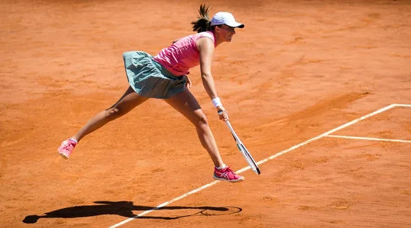 紅土女王到全場地冠軍:Iga Świątek世界排名與2026低潮 3 Iga Świątek贏得2021義大利公開賽冠軍