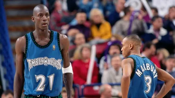 Kevin Garnett生涯回顧:鐵血狼王如何成為NBA傳奇巨星 2 Kevin Garnett&Stephon Marbury