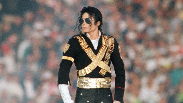 2026世界盃中場秀商業模式解析:為何BTS與Shakira免費演出? 3 Michael Jackson 曾經登上Super Bowl表演